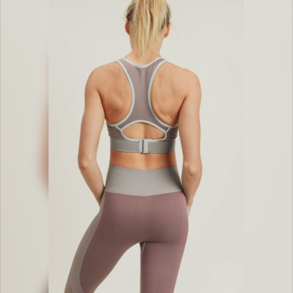Chevron Track Seamless Hybrid Racerback Sports Bra - Picture 2 of 7